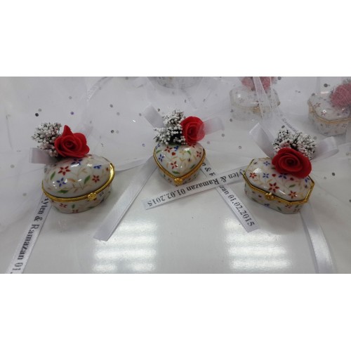 Çiçekli Porselen Kutu